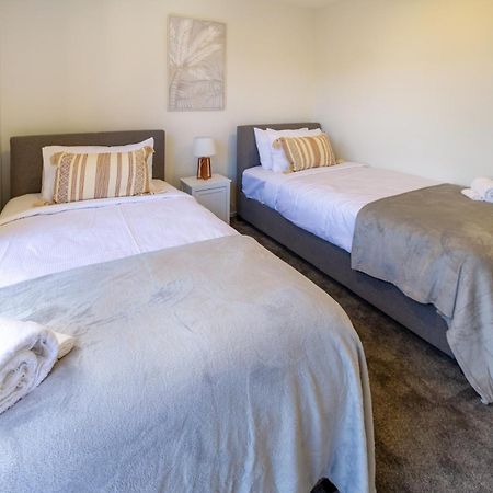 Chic 2-Bed Gem: Trust Arena Proximity - West Akl Auckland Exterior foto