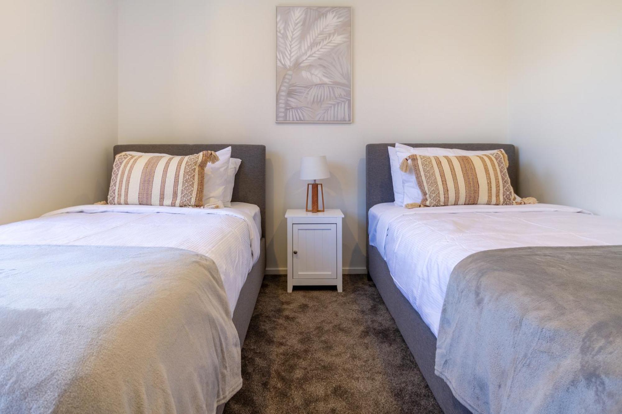 Chic 2-Bed Gem: Trust Arena Proximity - West Akl Auckland Exterior foto