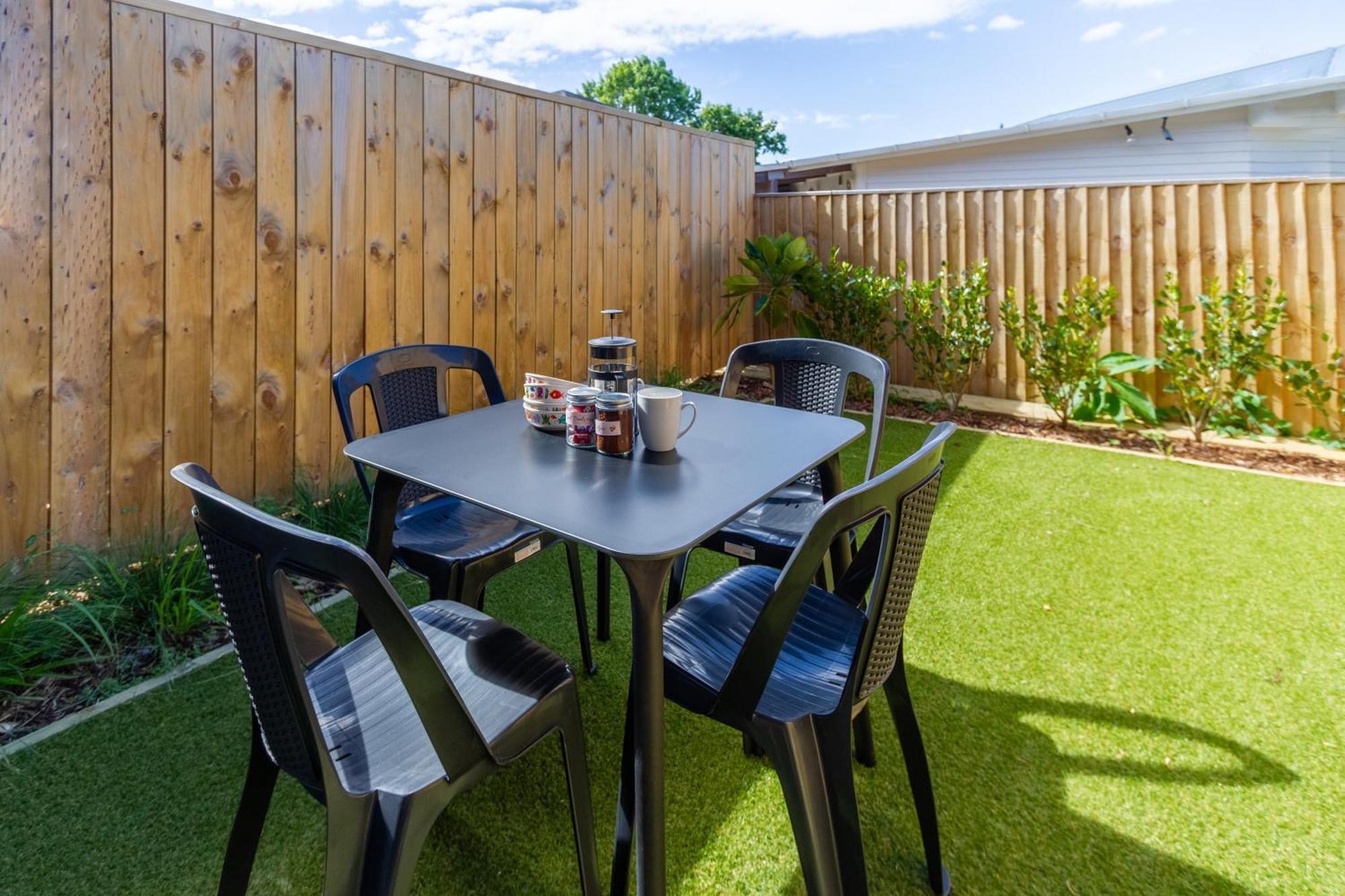 Chic 2-Bed Gem: Trust Arena Proximity - West Akl Auckland Exterior foto